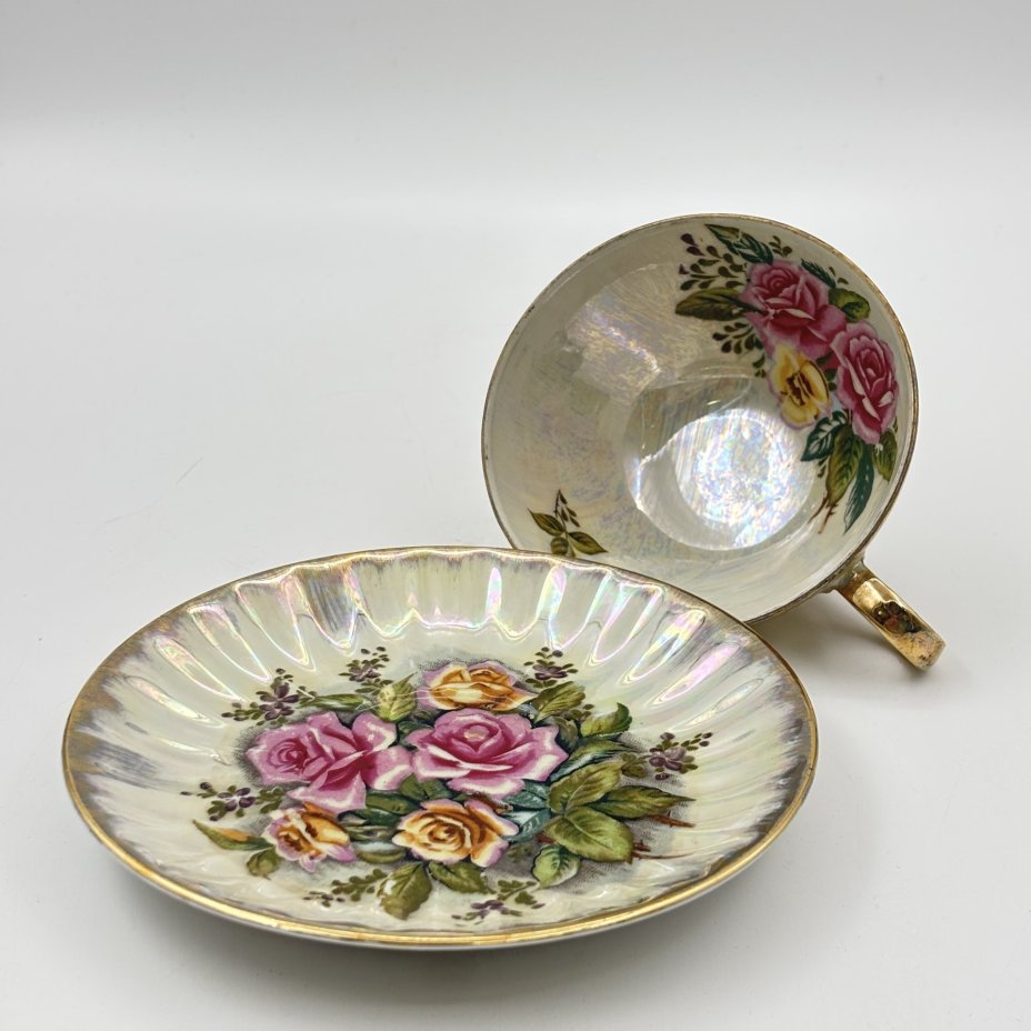 Чайная (кофейная)  пара на ножках , украшенная цветочным декором, фарфор, деколь, люстр, золочение, Европа, 1960-1980 гг.