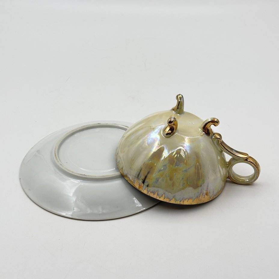 Чайная (кофейная)  пара на ножках , украшенная цветочным декором, фарфор, деколь, люстр, золочение, Европа, 1960-1980 гг.