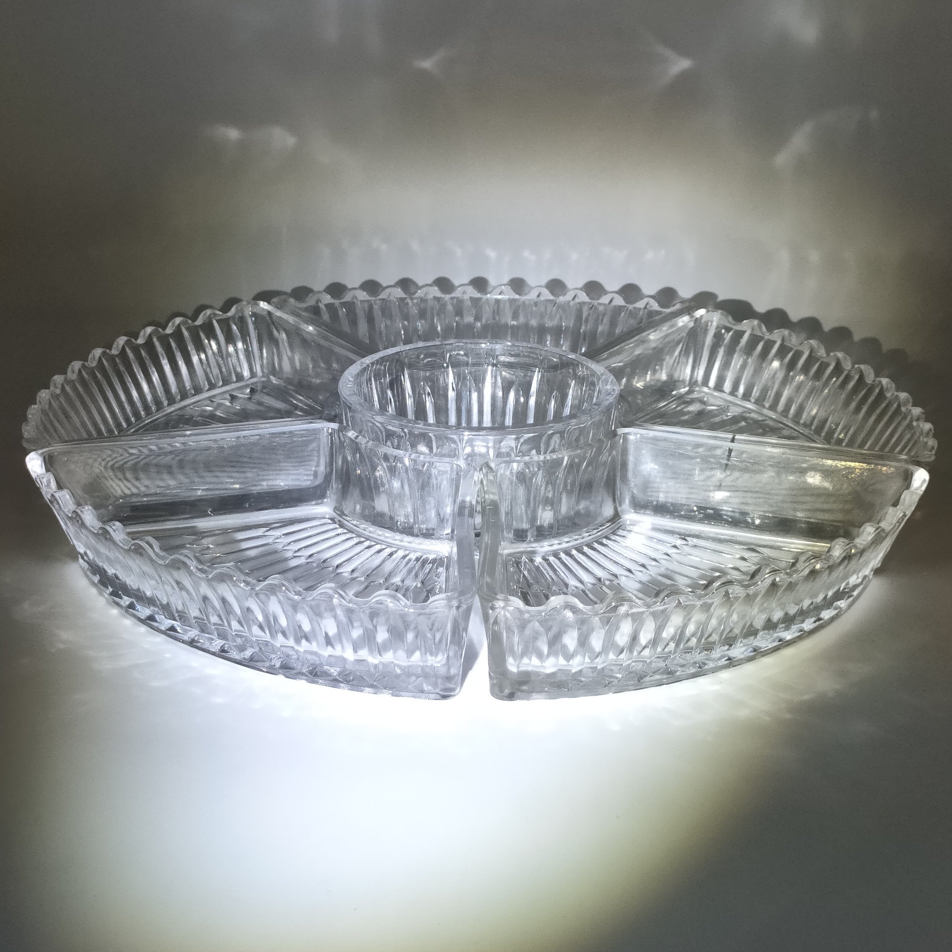 Менажница шестисекционная с рифленой поверхностью, хрусталь, пресс, СССР, 1970-1990 гг.