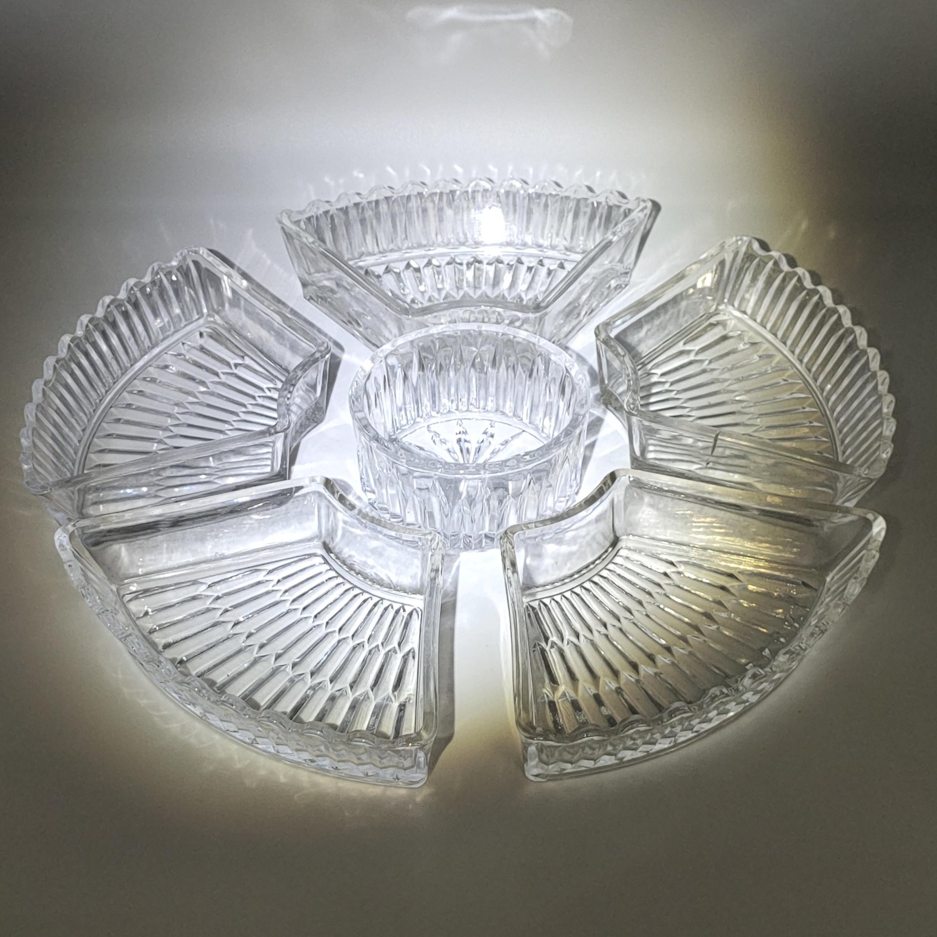 Менажница шестисекционная с рифленой поверхностью, хрусталь, пресс, СССР, 1970-1990 гг.