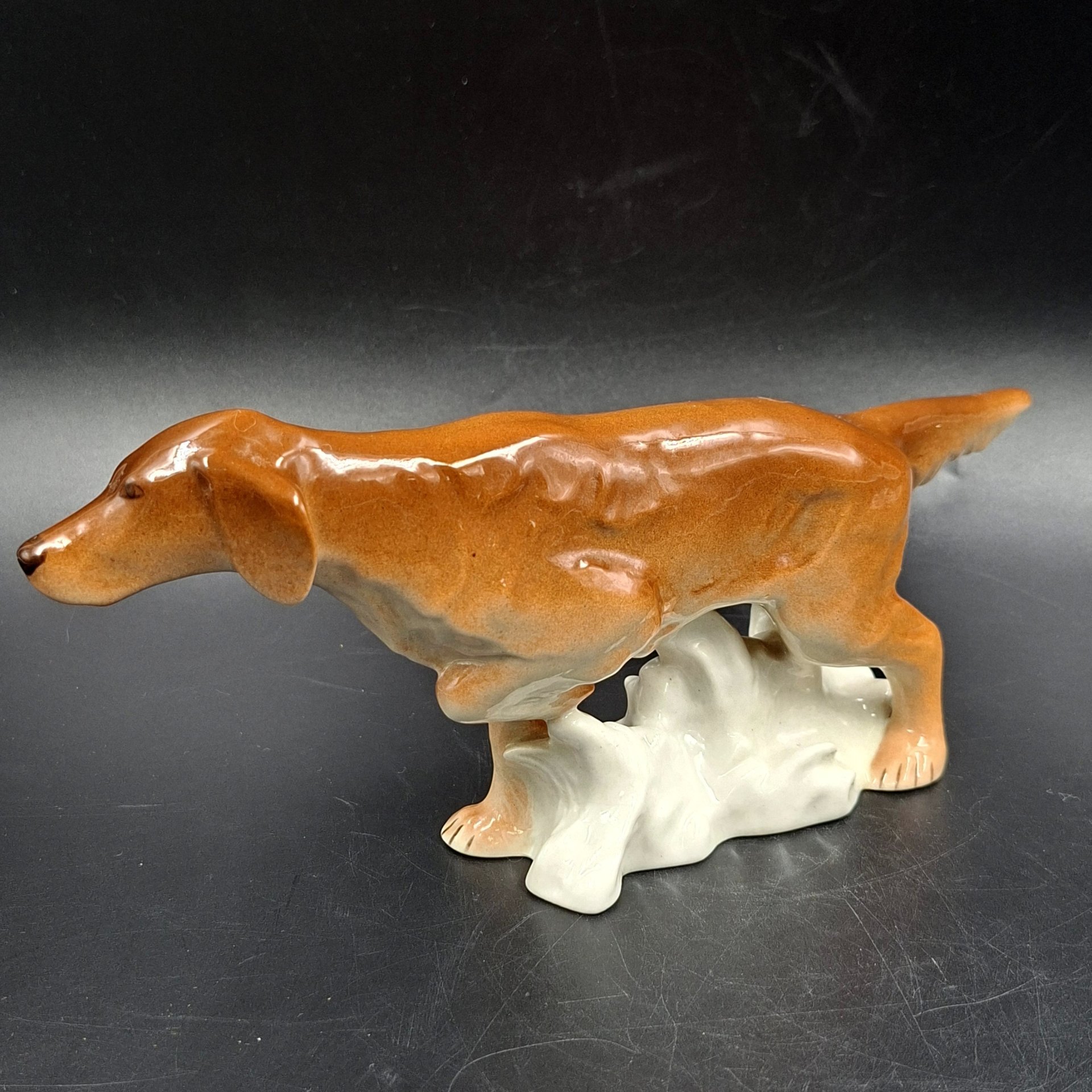 Статуэтка "Ирландский сеттер", скульптор П.П. Веселов, фарфор, аэрография, роспись, Ленинградский фарфоровый завод (ЛФЗ), СССР, 1970-1992 гг.