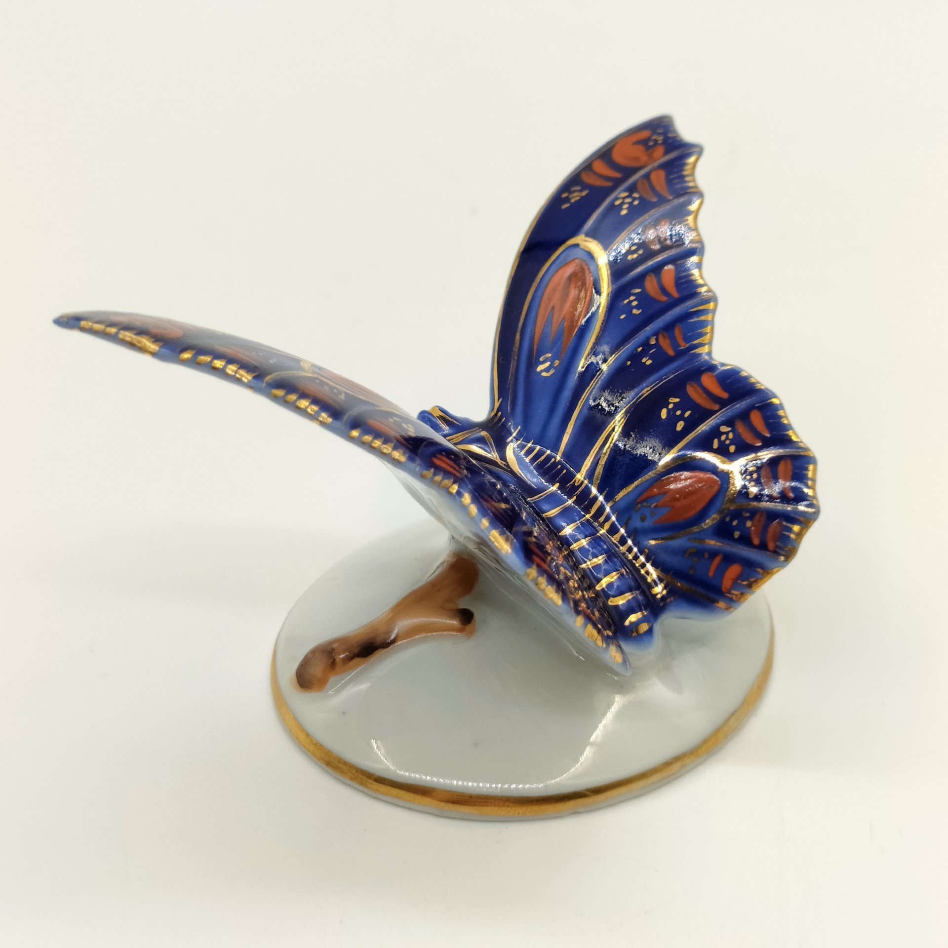 Статуэтка "Бабочка", фарфор, роспись, золочение, Рижский фарфорово-фаянсовый завод, СССР, 1950-1960 гг.