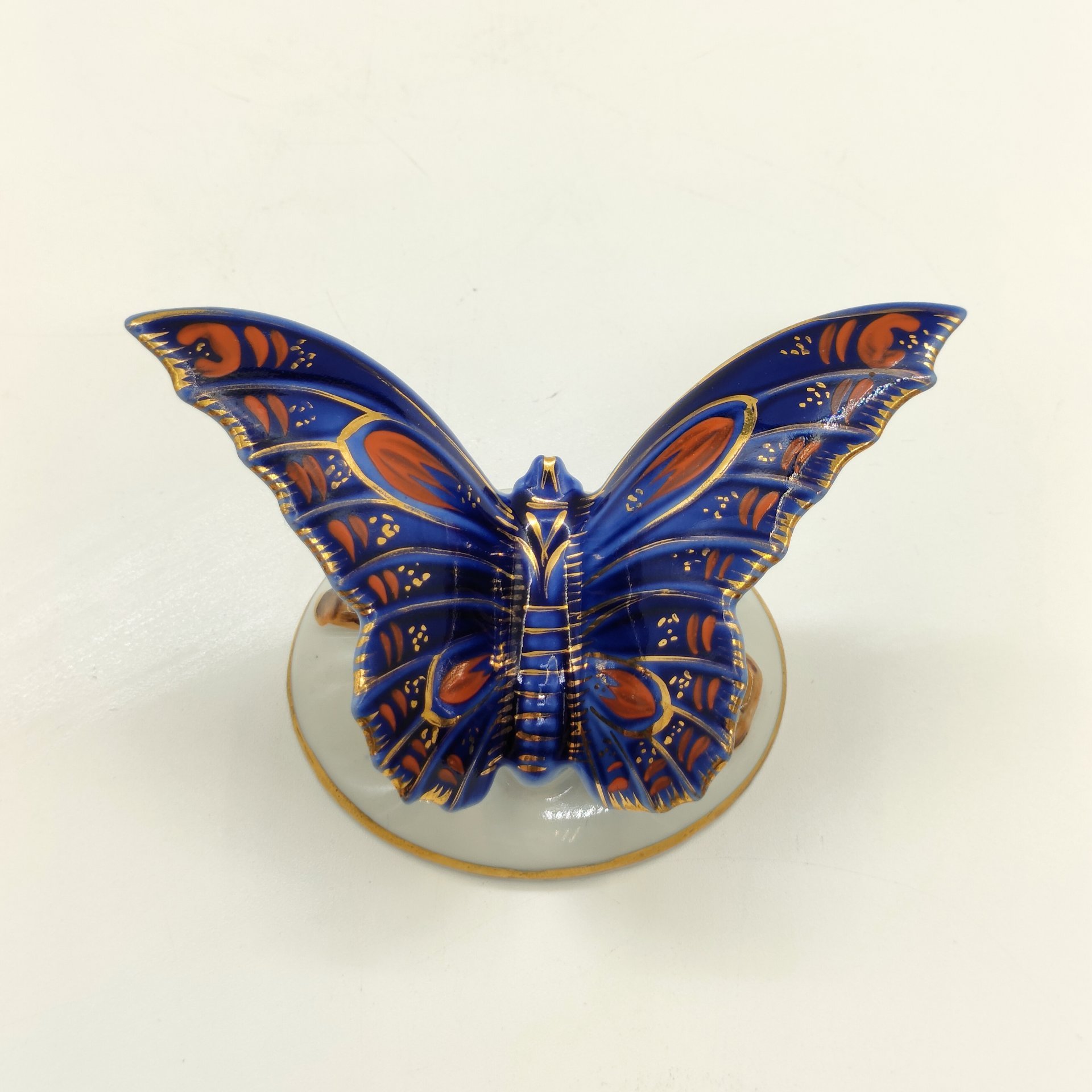 Статуэтка "Бабочка", фарфор, роспись, золочение, Рижский фарфорово-фаянсовый завод, СССР, 1950-1960 гг.