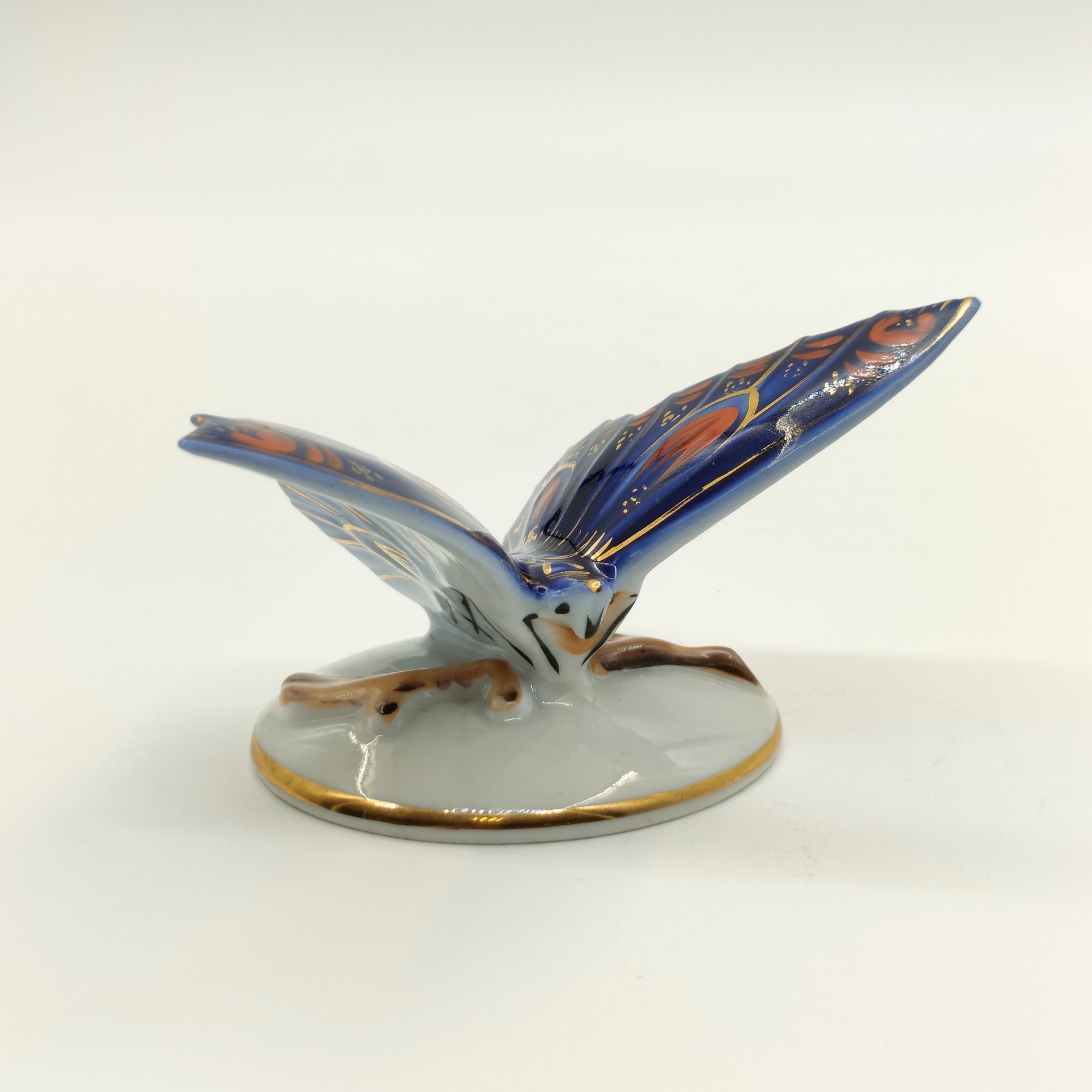 Статуэтка "Бабочка", фарфор, роспись, золочение, Рижский фарфорово-фаянсовый завод, СССР, 1950-1960 гг.