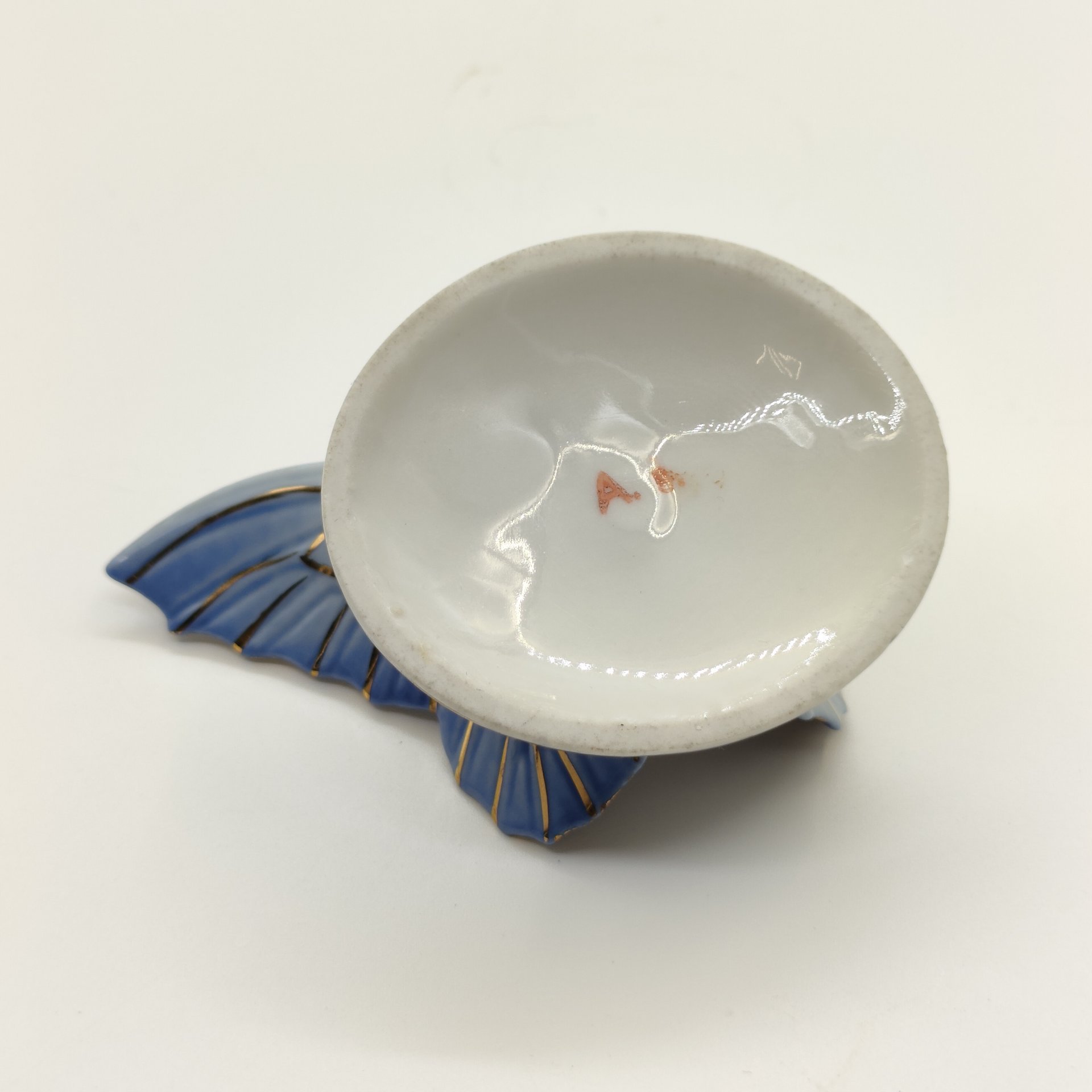 Статуэтка "Бабочка", фарфор, роспись, золочение, Рижский фарфорово-фаянсовый завод, СССР, 1950-1960 гг.