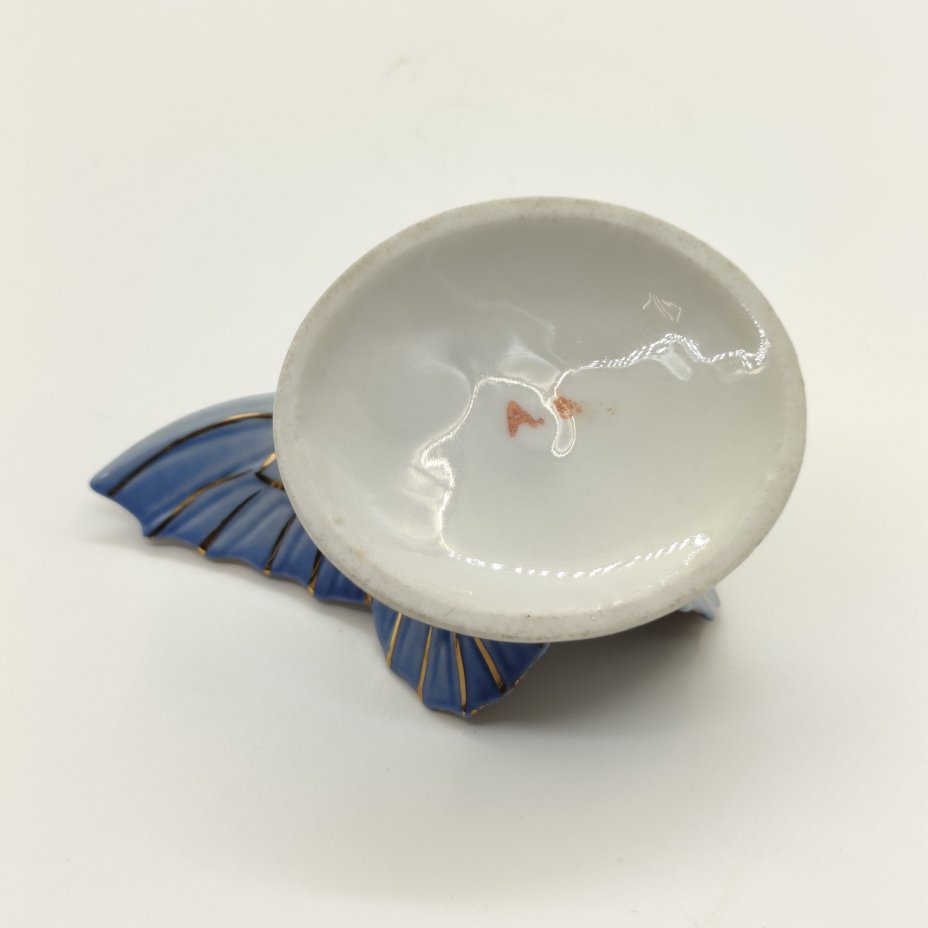 Статуэтка "Бабочка", фарфор, роспись, золочение, Рижский фарфорово-фаянсовый завод, СССР, 1950-1960 гг.