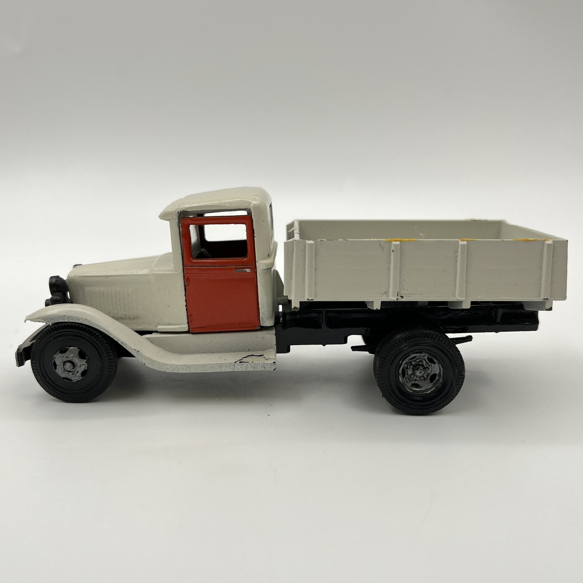 Модель автомобиля "ГАЗ-АА" (авторский покрас), металл, пластик, СССР, 1980-1990 гг.