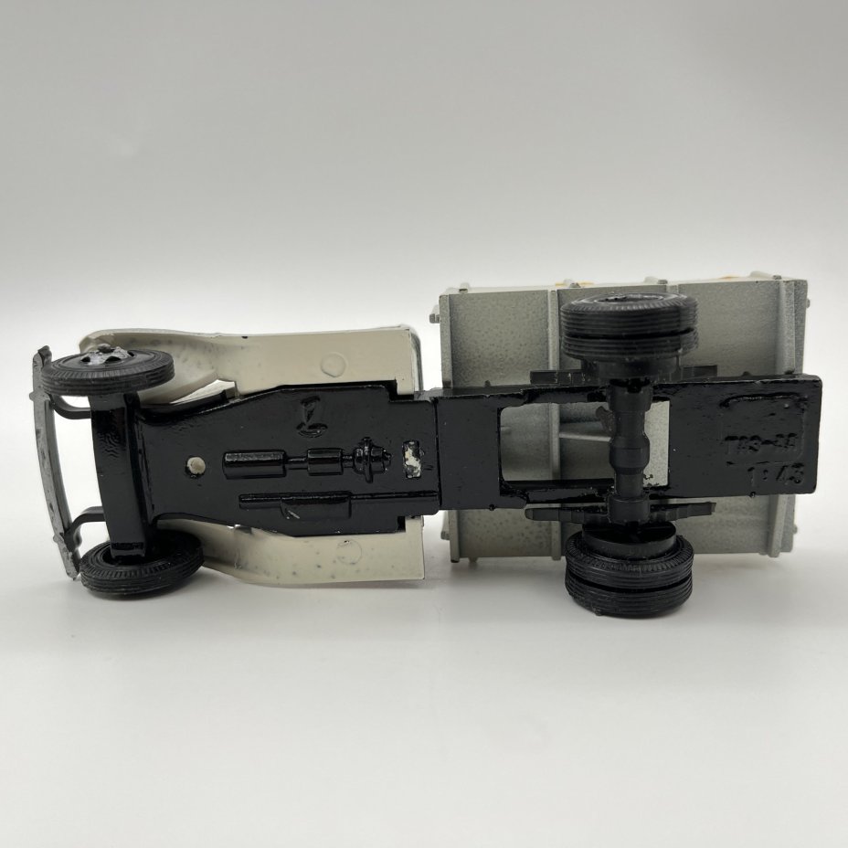 Модель автомобиля "ГАЗ-АА" (авторский покрас)