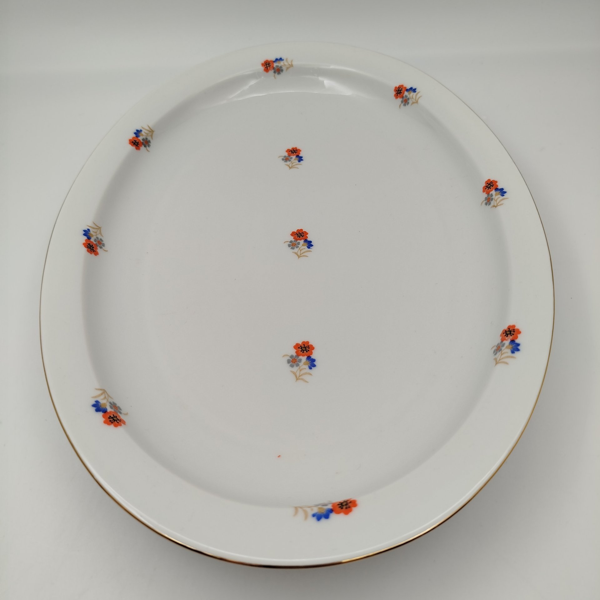 Блюдо овальной формы, украшенное цветочным декором, фарфор, деколь, золочение, Bavaria Porzellan, Германия, 1950-1980 гг.