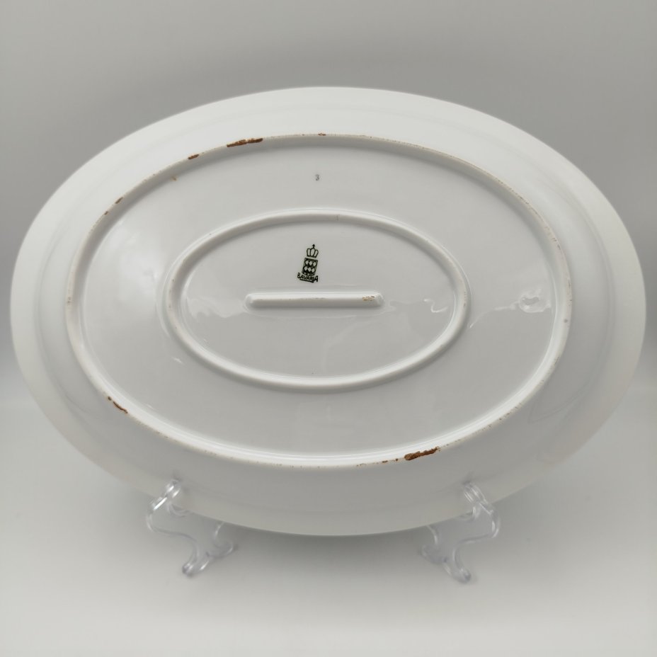 Блюдо овальной формы, украшенное цветочным декором, фарфор, деколь, золочение, Bavaria Porzellan, Германия, 1950-1980 гг.