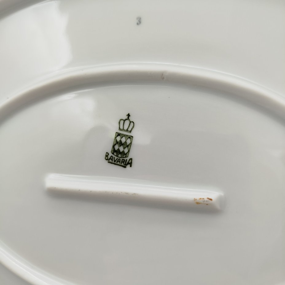 Блюдо овальной формы, украшенное цветочным декором, фарфор, деколь, золочение, Bavaria Porzellan, Германия, 1950-1980 гг.