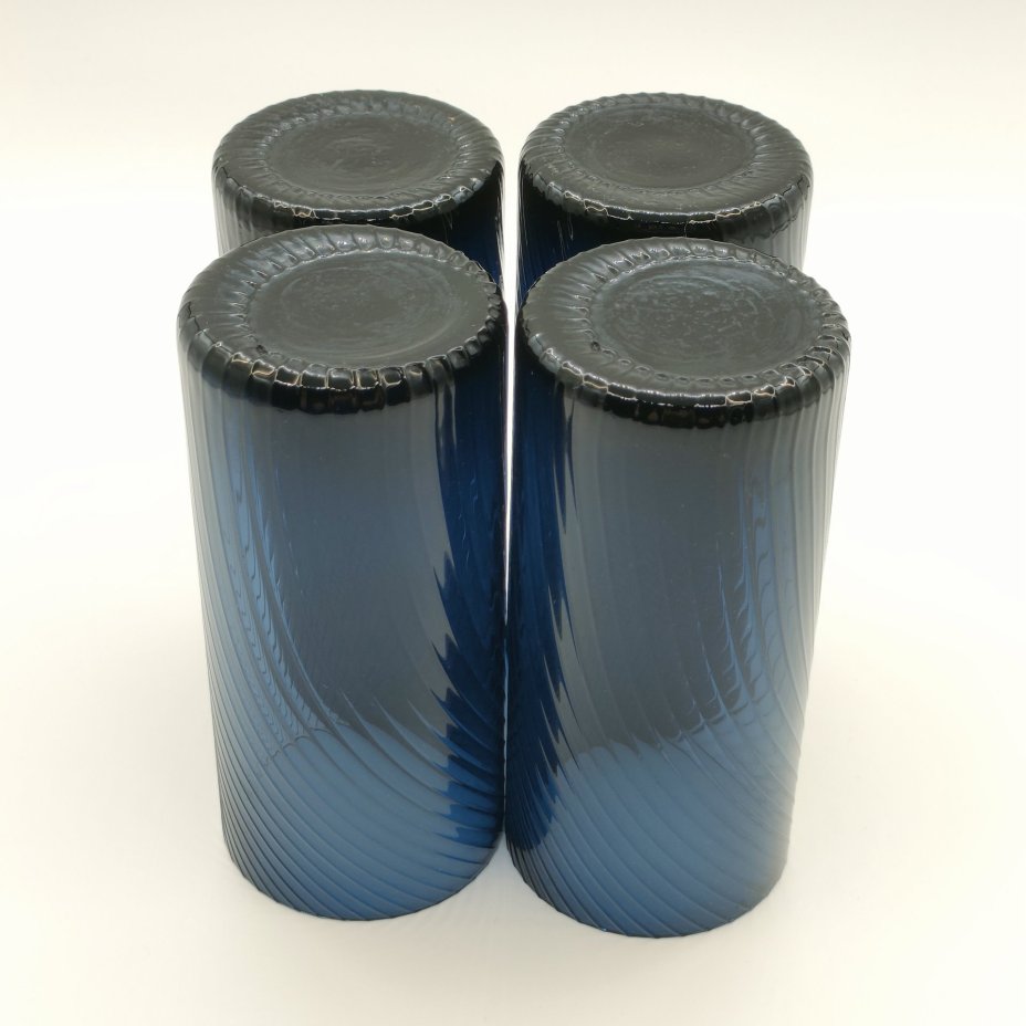 Набор стаканов дымчатого цвета, украшенных орнаментом "рифленка" на 4 персоны, автор Г.А. Антонова, цветное стекло, Дятьковский хрустальный завод, СССР, 1970-1979 гг.