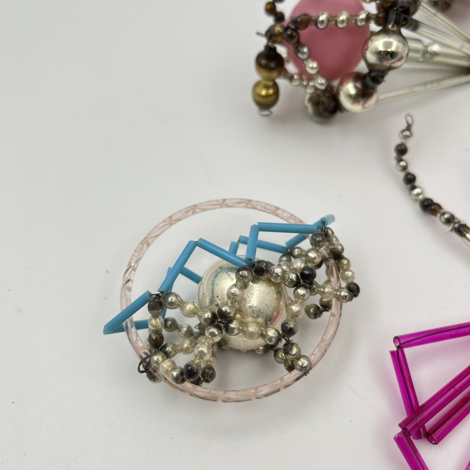 Набор елочных игрушек в виде спутников и насекомых, стекло, краска, металл, Завод «Лаборприбор», СССР, 1940-1960 гг.