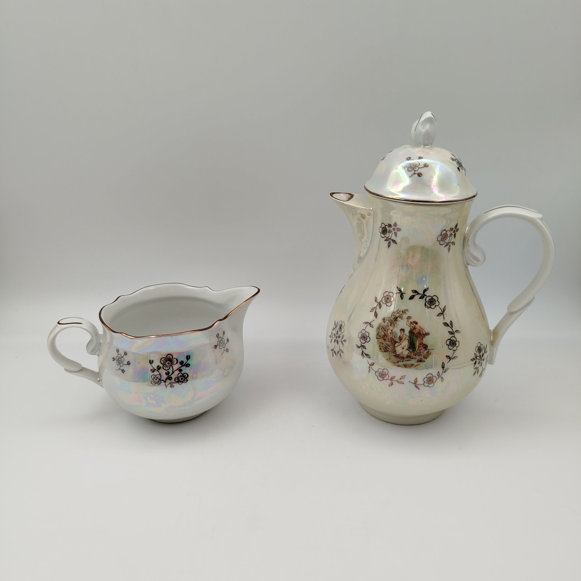 Набор кофейный "Мадонна" в подборе (2 кофейные пары, кофейник и молочник), фарфор, деколь, люстр, золочение, Kahla, ГДР, 1960-1990 гг.