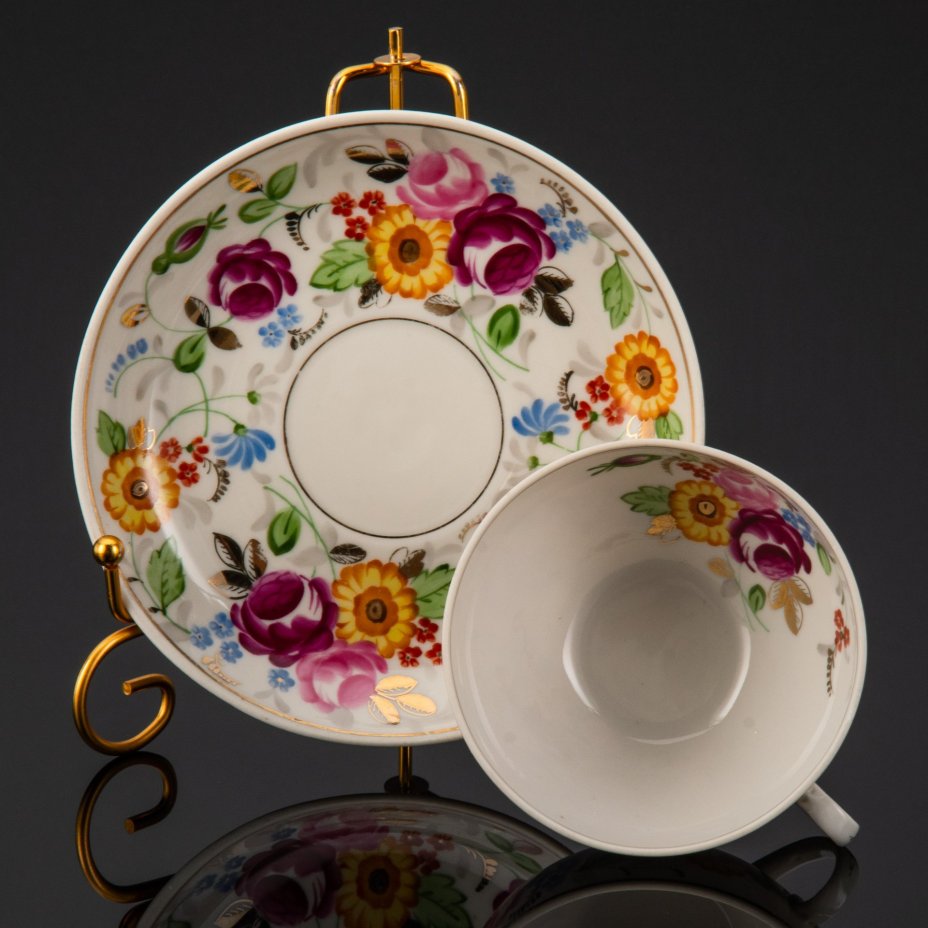 Пара чайная с двусторонним расписным цветочным декором в русском стиле, фарфор, роспись, золочение, Фарфоровый завод «Пролетарий» (Бронница, Мста), СССР, 1953-1958 гг.