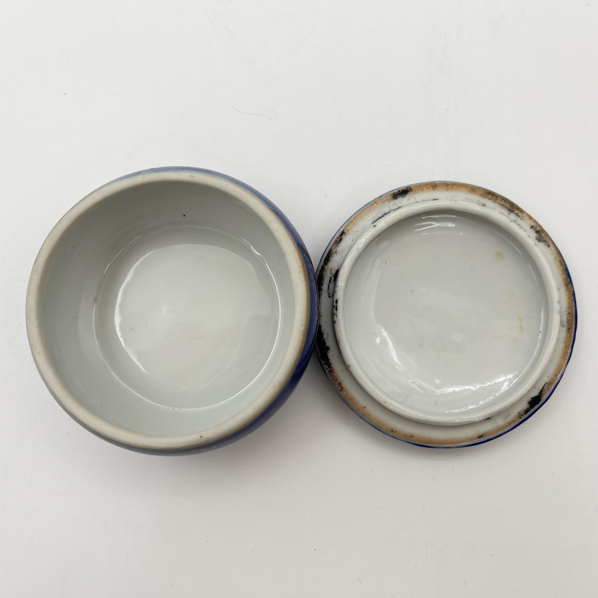 Шкатулка "Галантная сцена", фарфор, крытье, деколь, золочение, Европа, 1970-1990 гг.