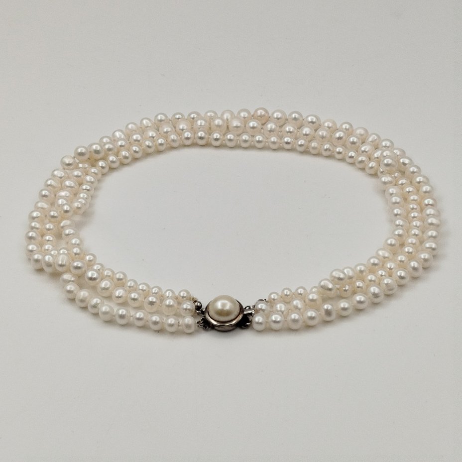 Ожерелье винтажное, состоящее из трех нитей натурального жемчуга перламутрового цвета, жемчуг, сплав металлов