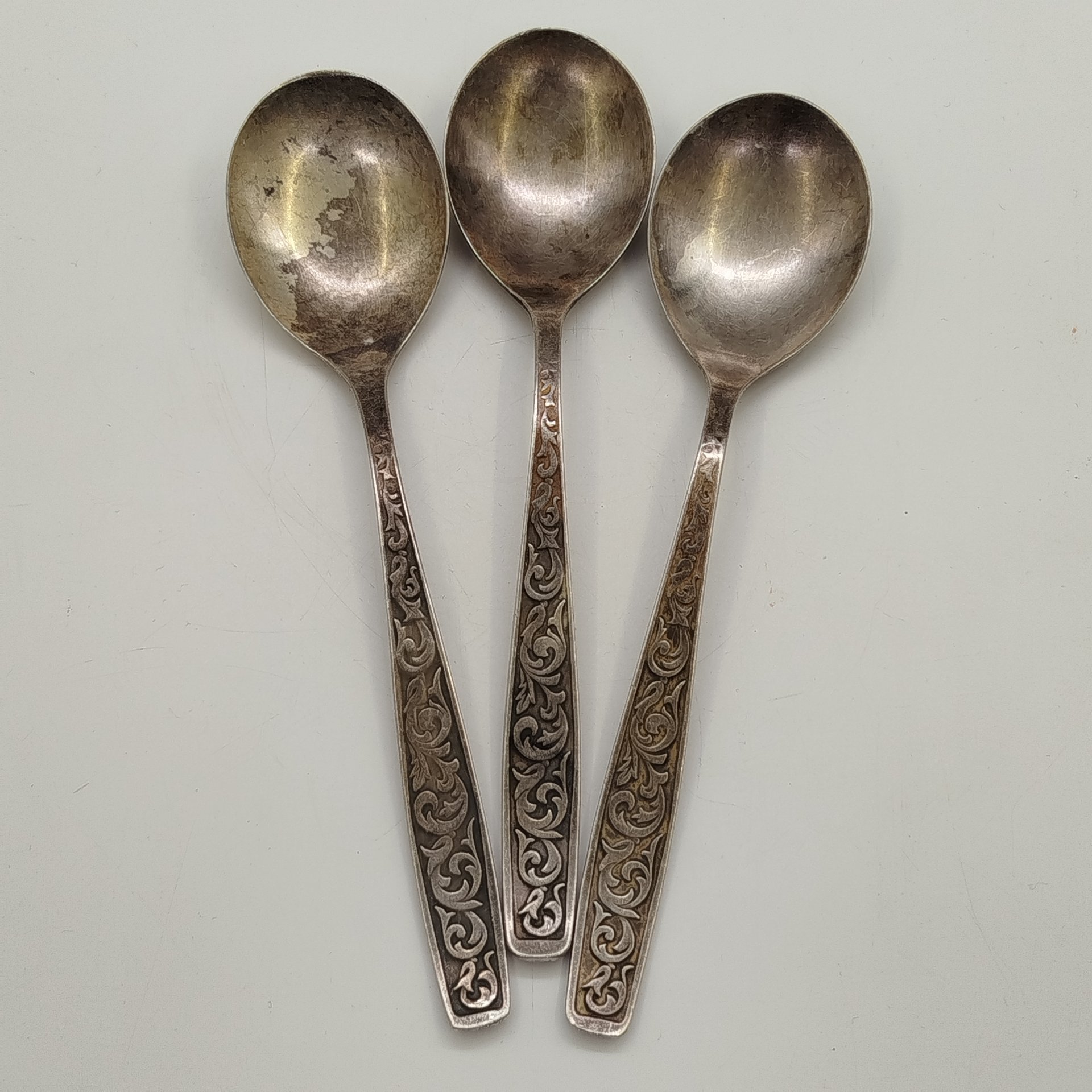 Набор из 3-х салатных ложек с растительным декором, мНЦ (медь-никель-цинк), Завод «Кристалл», г. Орджоникидзе, Россия, 1990-2010 гг.
