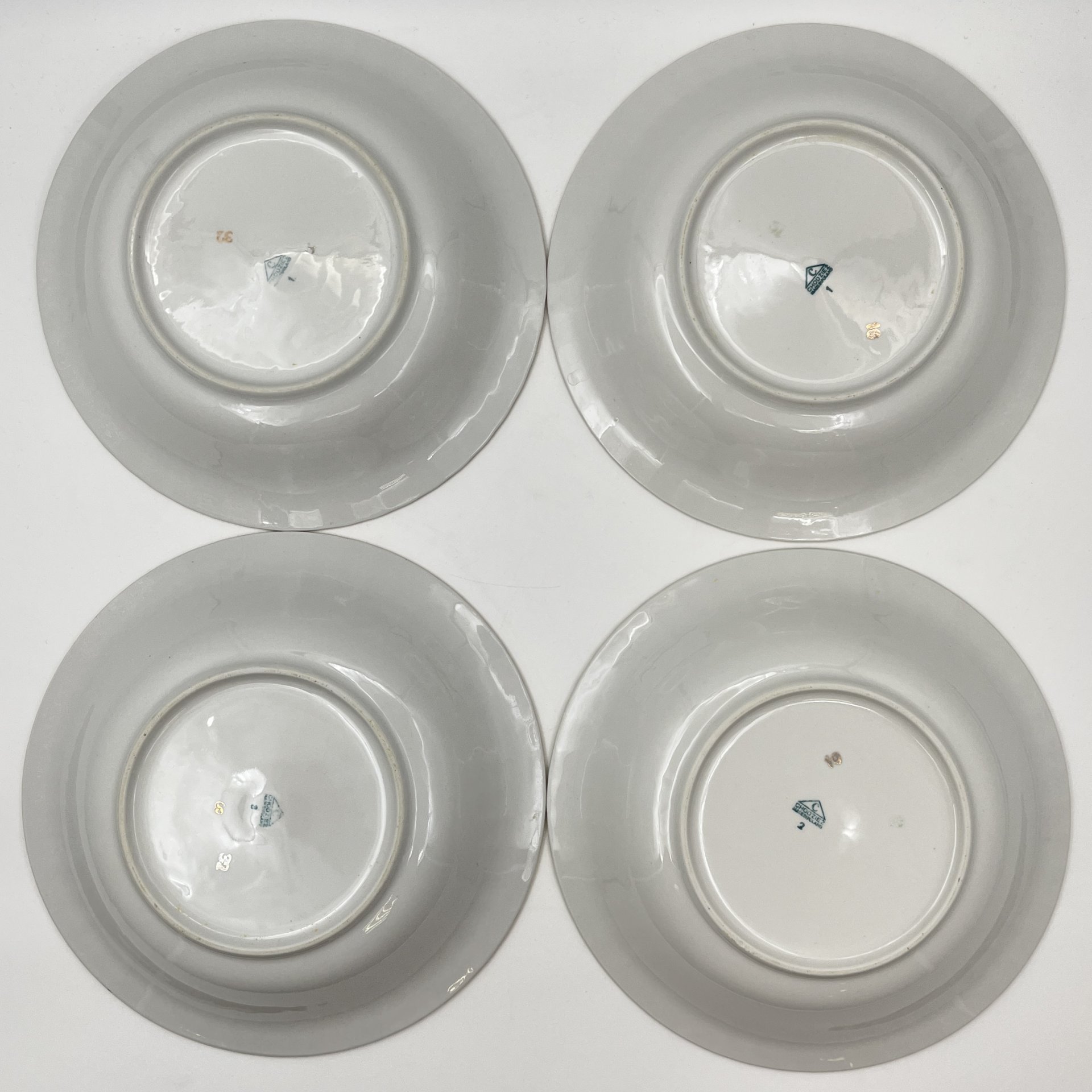 Набор из 6-ти суповых тарелок, украшенных изображением розы