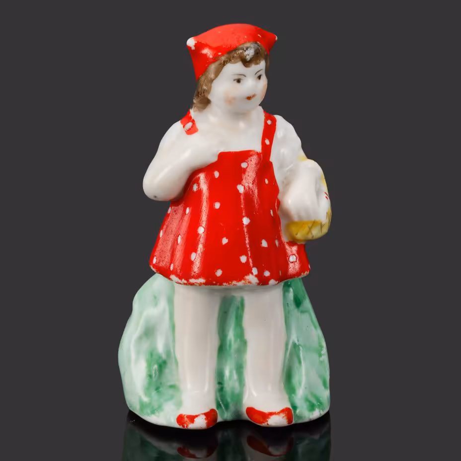 Статуэтка миниатюрная "Красная шапочка", автор Л.К. Клименкова-Краузе, Первомайский фарфоровый завод (Песочное)