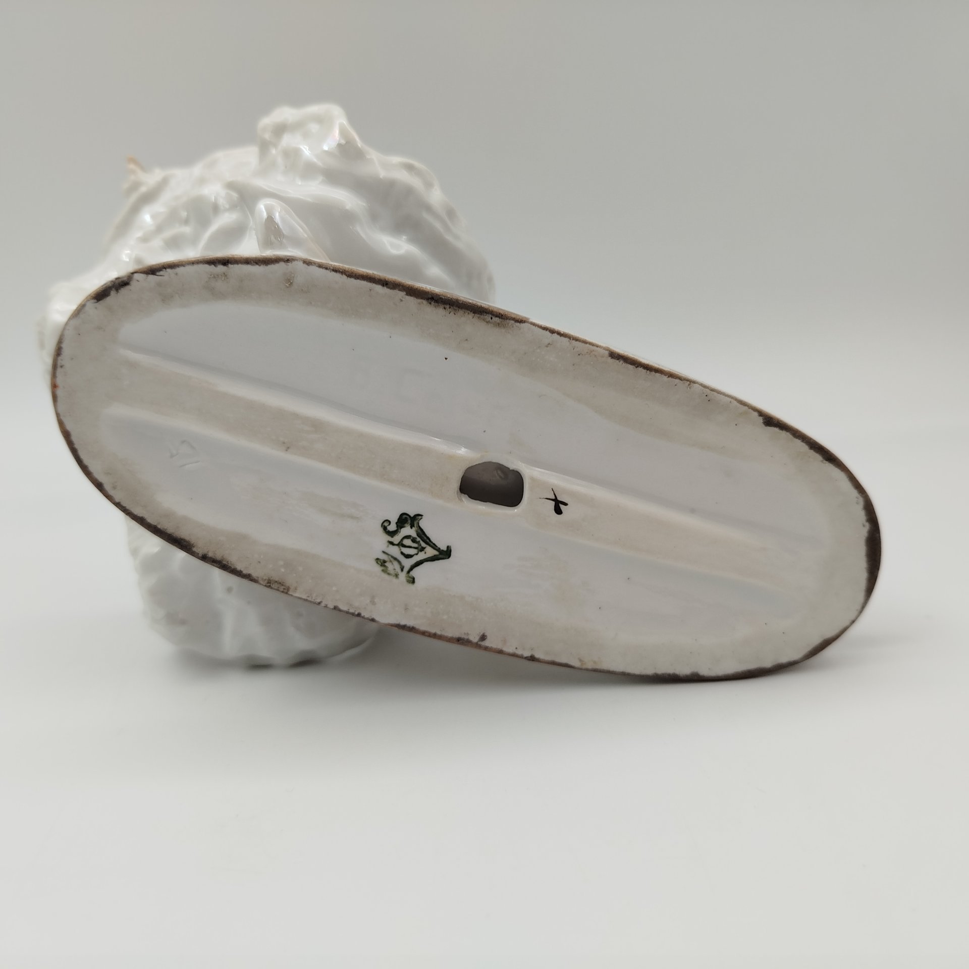 Статуэтка «Умирающий лебедь», скульптор Сычёв В.И., фарфор, роспись, люстр, золочение, Ленинградский завод фарфоровых изделий (ЛЗФИ), СССР, 1956-1967 гг.