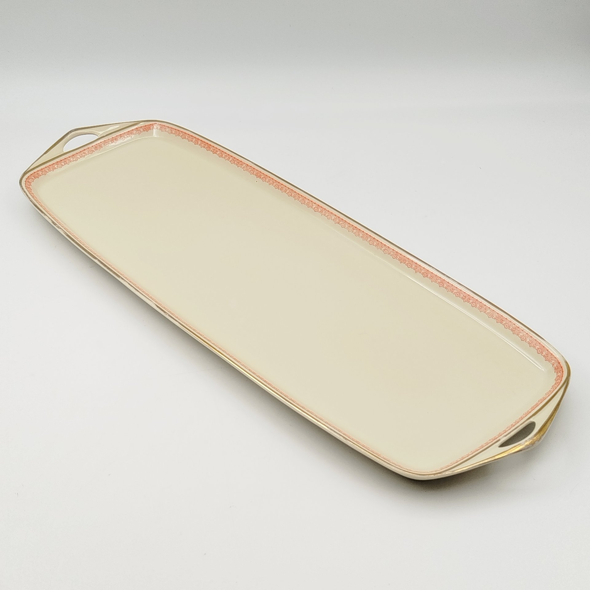 Поднос вытянутой формы с ручками, украшенный растительным орнаментом, фарфор, деколь, золочение, Rosenthal (Розенталь), Германия, 1941 г.