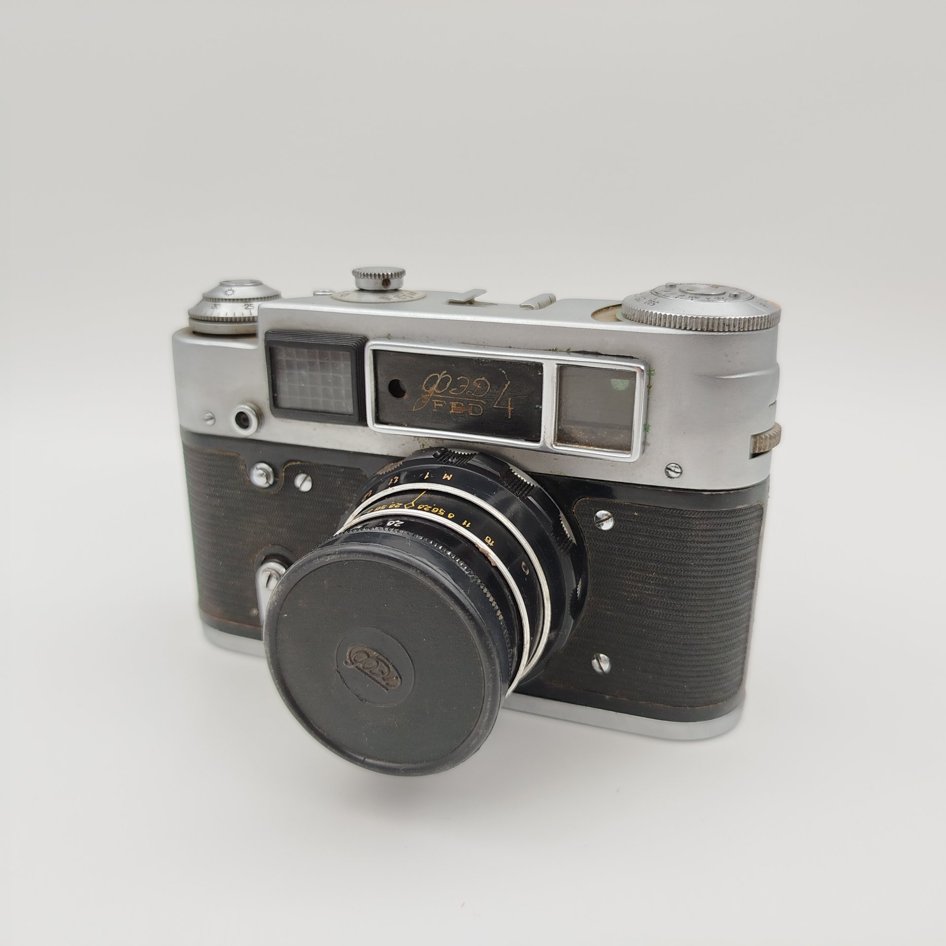 Фотоаппарат пленочный "ФЭД-4" с объективом "Индустар-61 л/д", металл, стекло, пластик, кожа, Харьковский машиностроительный завод им. Дзержинского (ФЭД), Харьковский машиностроительный завод им. Дзержинского (ФЭД)