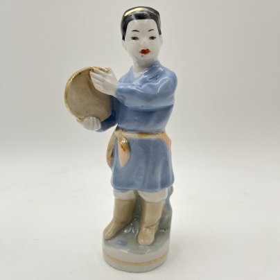 Статуэтка «Узбек с бубном» (Узбекский танец), скульптор Малышева Н. А., фарфор, роспись, золочение, Дулевский фарфоровый завод (Дулёво), СССР, 1958 г.