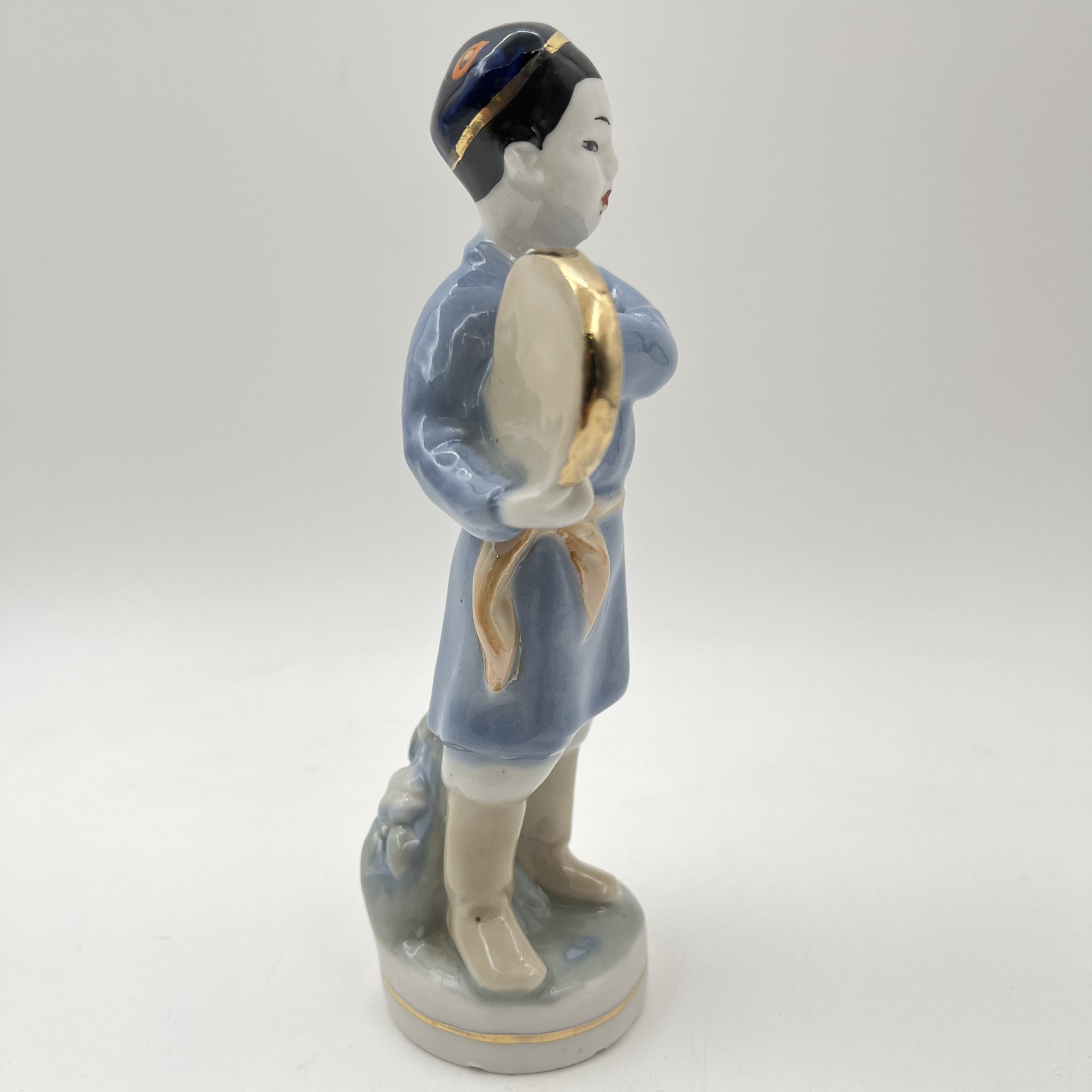Статуэтка «Узбек с бубном» (Узбекский танец), скульптор Малышева Н. А., фарфор, роспись, золочение, Дулевский фарфоровый завод (Дулёво), СССР, 1958 г.