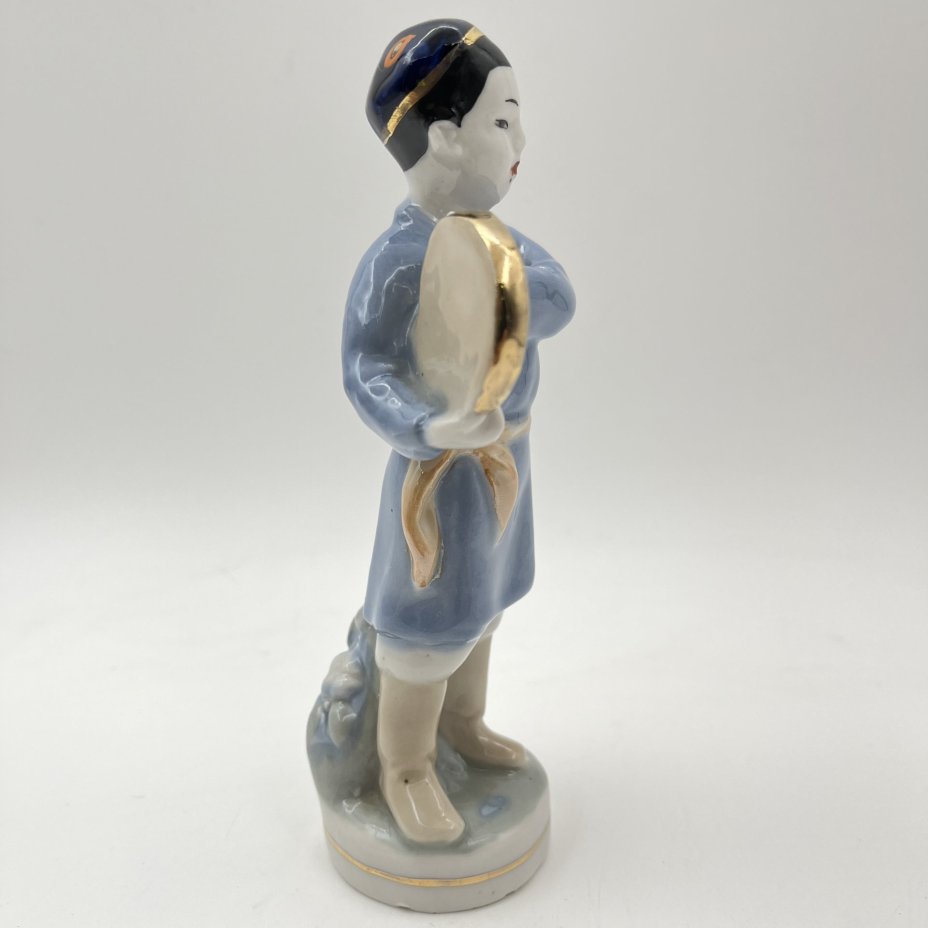 Статуэтка «Узбек с бубном» (Узбекский танец), скульптор Малышева Н. А., фарфор, роспись, золочение, Дулевский фарфоровый завод (Дулёво), СССР, 1958 г.