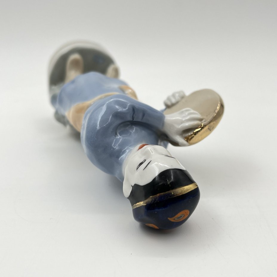 Статуэтка «Узбек с бубном» (Узбекский танец), скульптор Малышева Н. А., фарфор, роспись, золочение, Дулевский фарфоровый завод (Дулёво), СССР, 1958 г.