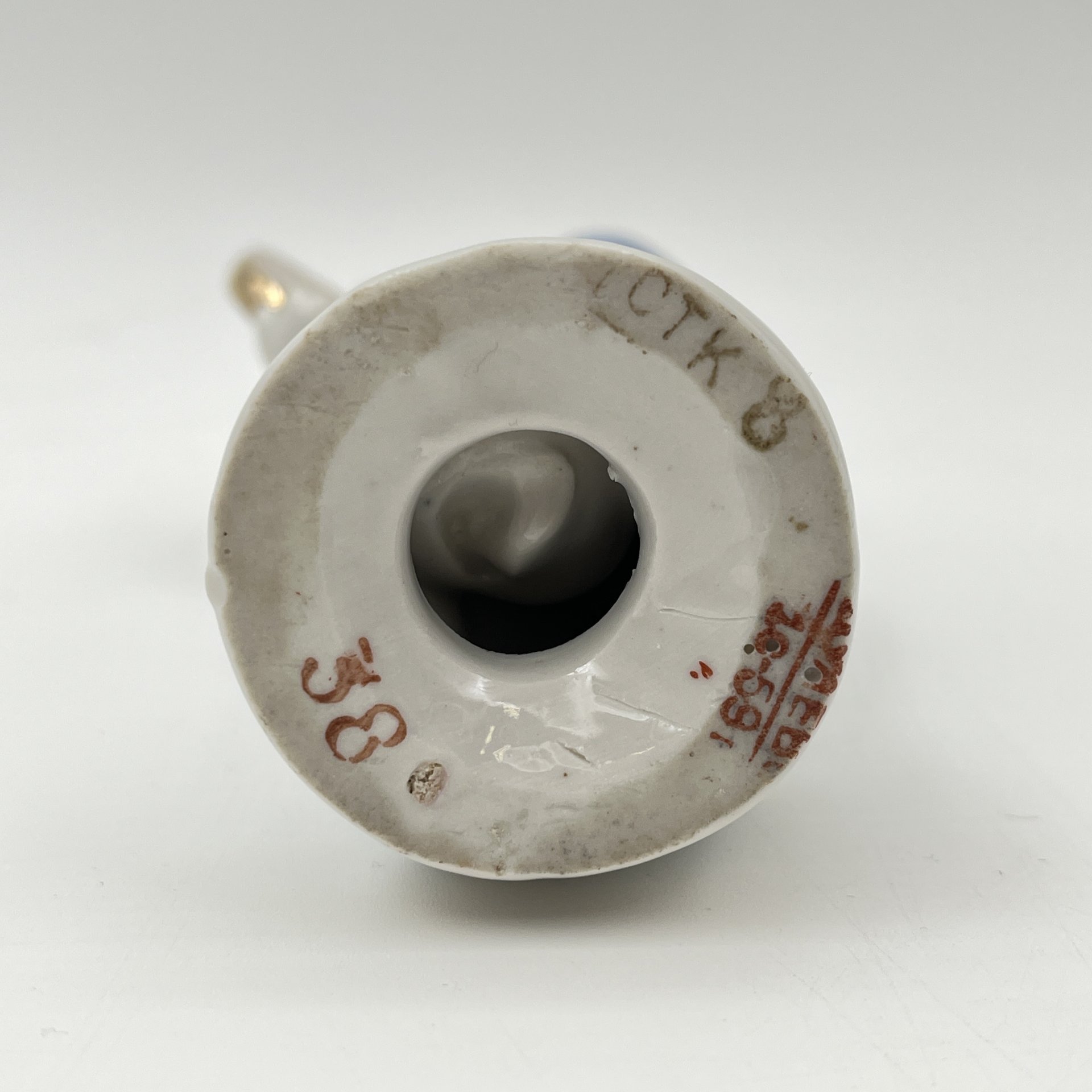 Статуэтка «Узбек с бубном» (Узбекский танец), скульптор Малышева Н. А., фарфор, роспись, золочение, Дулевский фарфоровый завод (Дулёво), СССР, 1958 г.