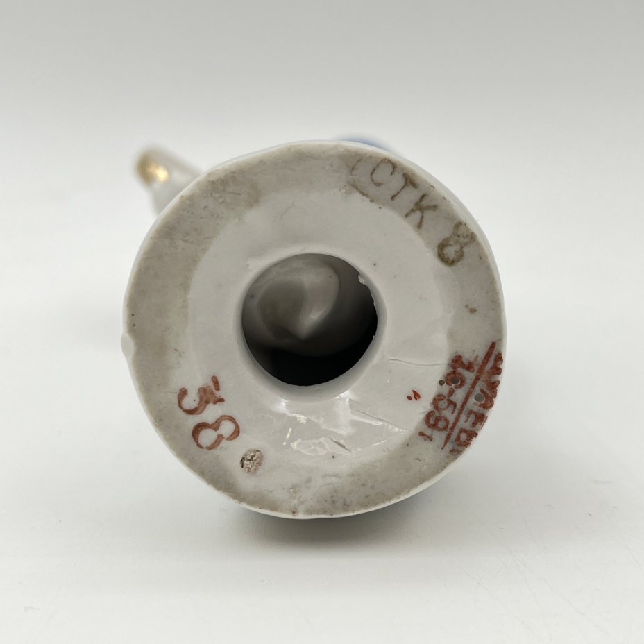 Статуэтка «Узбек с бубном» (Узбекский танец), скульптор Малышева Н. А., фарфор, роспись, золочение, Дулевский фарфоровый завод (Дулёво), СССР, 1958 г.