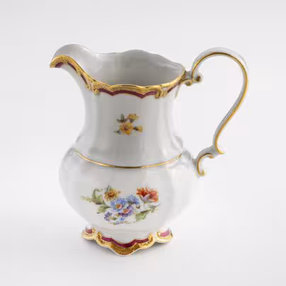 Молочник с фигурным туловом и цветочным декором, Graf Von Henneberg Porzellan