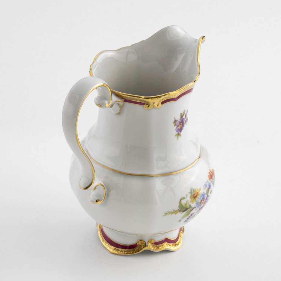 Молочник с фигурным туловом и цветочным декором, Graf Von Henneberg Porzellan