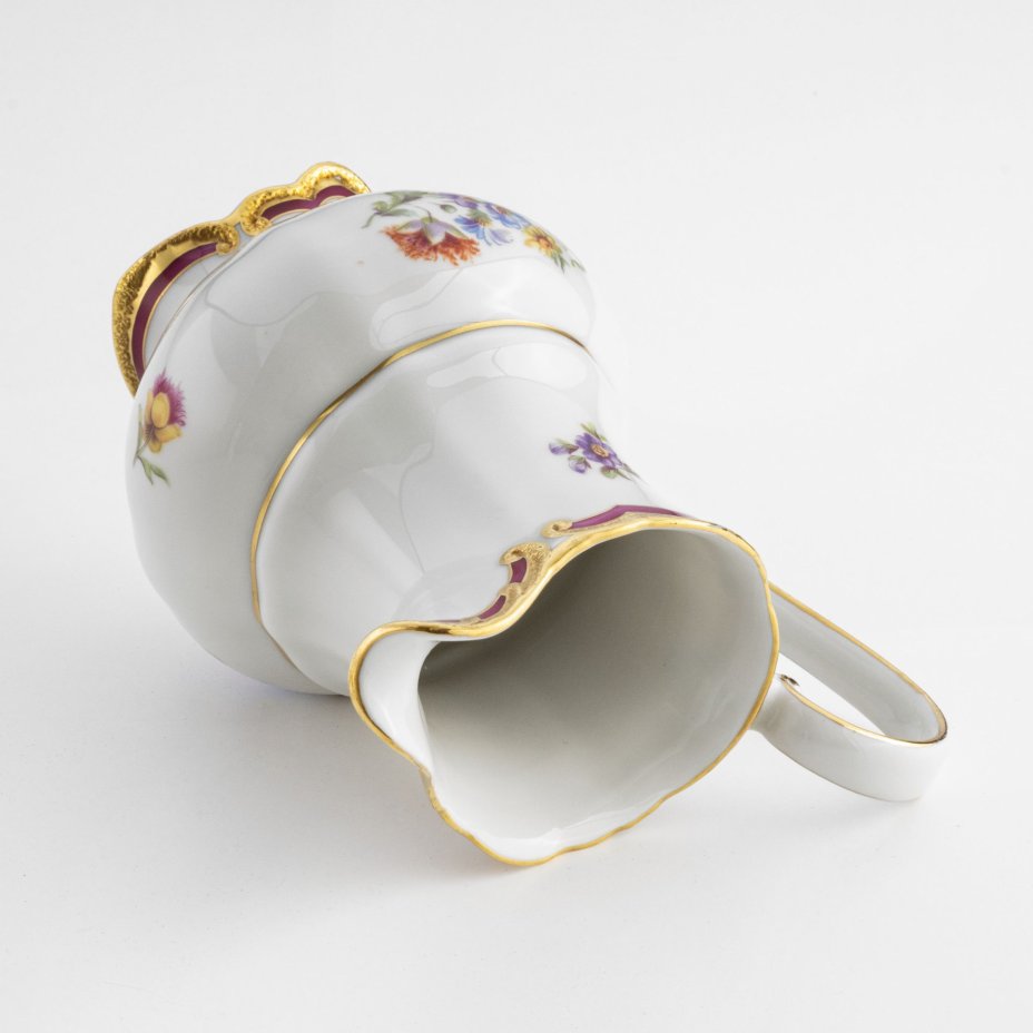 Молочник с фигурным туловом и цветочным декором, Graf Von Henneberg Porzellan