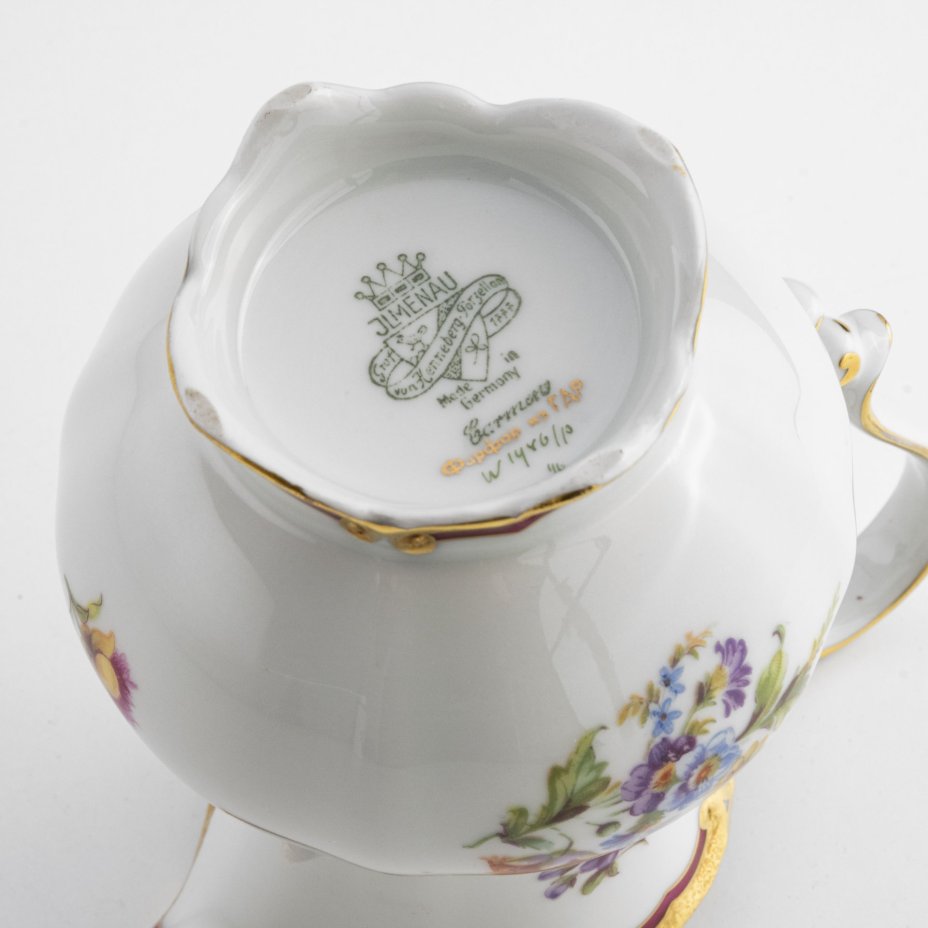 Молочник с фигурным туловом и цветочным декором, Graf Von Henneberg Porzellan