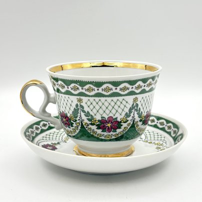 Чайная пара (большая), украшенная узорами и цветочным декором, фарфор, деколь с подрисовкой, золочение, Тернопольский фарфоровый завод, СССР, 1975-1991 гг., Тернопольский фарфоровый завод