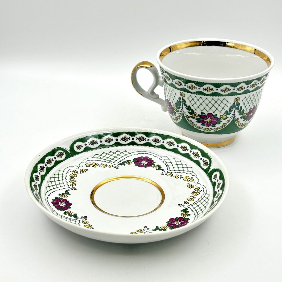 Чайная пара (большая), украшенная узорами и цветочным декором, фарфор, деколь с подрисовкой, золочение, Тернопольский фарфоровый завод, СССР, 1975-1991 гг., Тернопольский фарфоровый завод