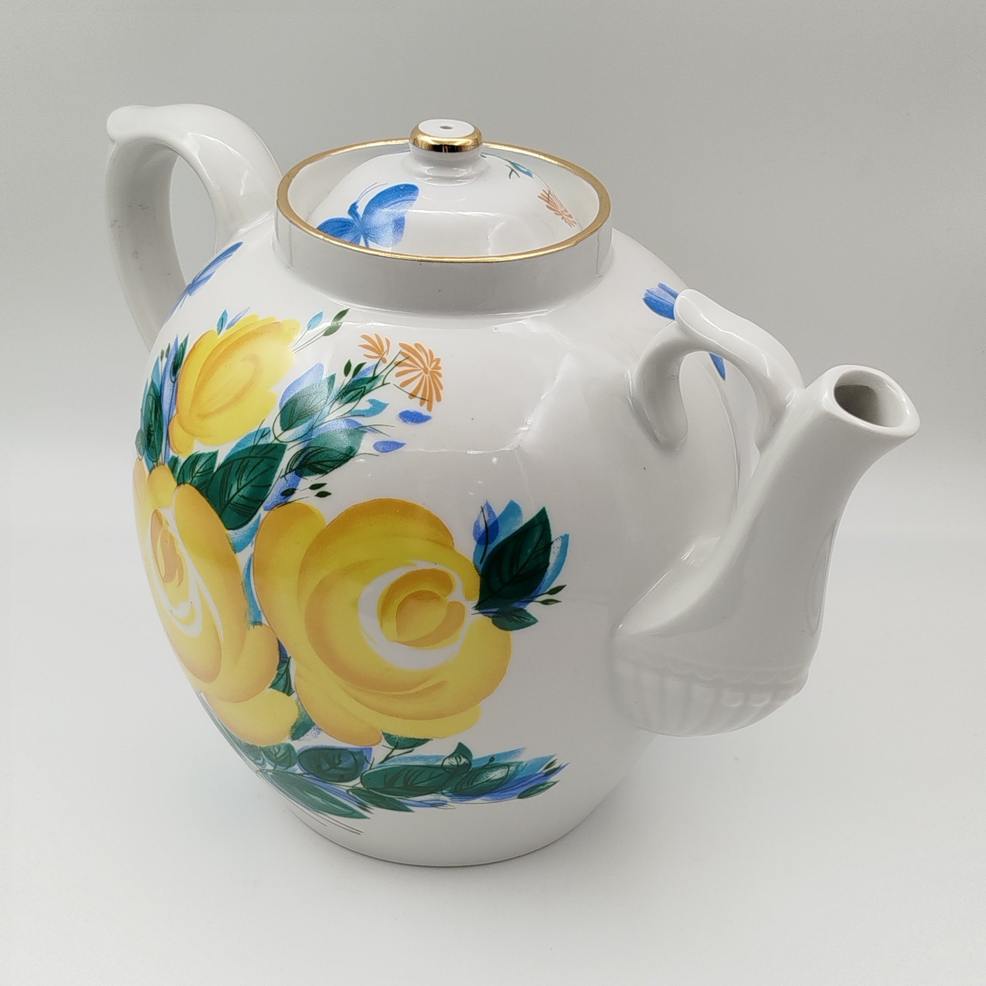 Чайник доливной (трактирный) с декором в виде роз и бабочек, фарфор, деколь, золочение, Дулевский фарфоровый завод (Дулёво), СССР, 1968-1991 гг.