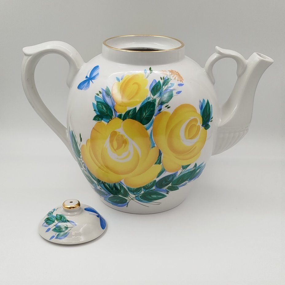 Чайник доливной (трактирный) с декором в виде роз и бабочек, фарфор, деколь, золочение, Дулевский фарфоровый завод (Дулёво), СССР, 1968-1991 гг.
