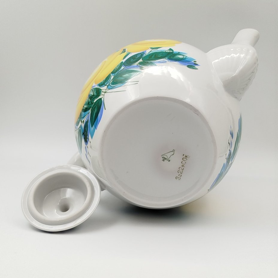 Чайник доливной (трактирный) с декором в виде роз и бабочек, фарфор, деколь, золочение, Дулевский фарфоровый завод (Дулёво), СССР, 1968-1991 гг.