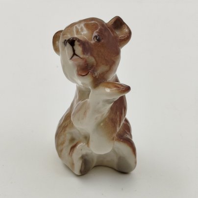 Статуэтка "Ревущий медвежонок", скульптор И.Е. Чарушин, фарфор, роспись, Ленинградский фарфоровый завод (ЛФЗ), СССР, 1970-1990 гг.