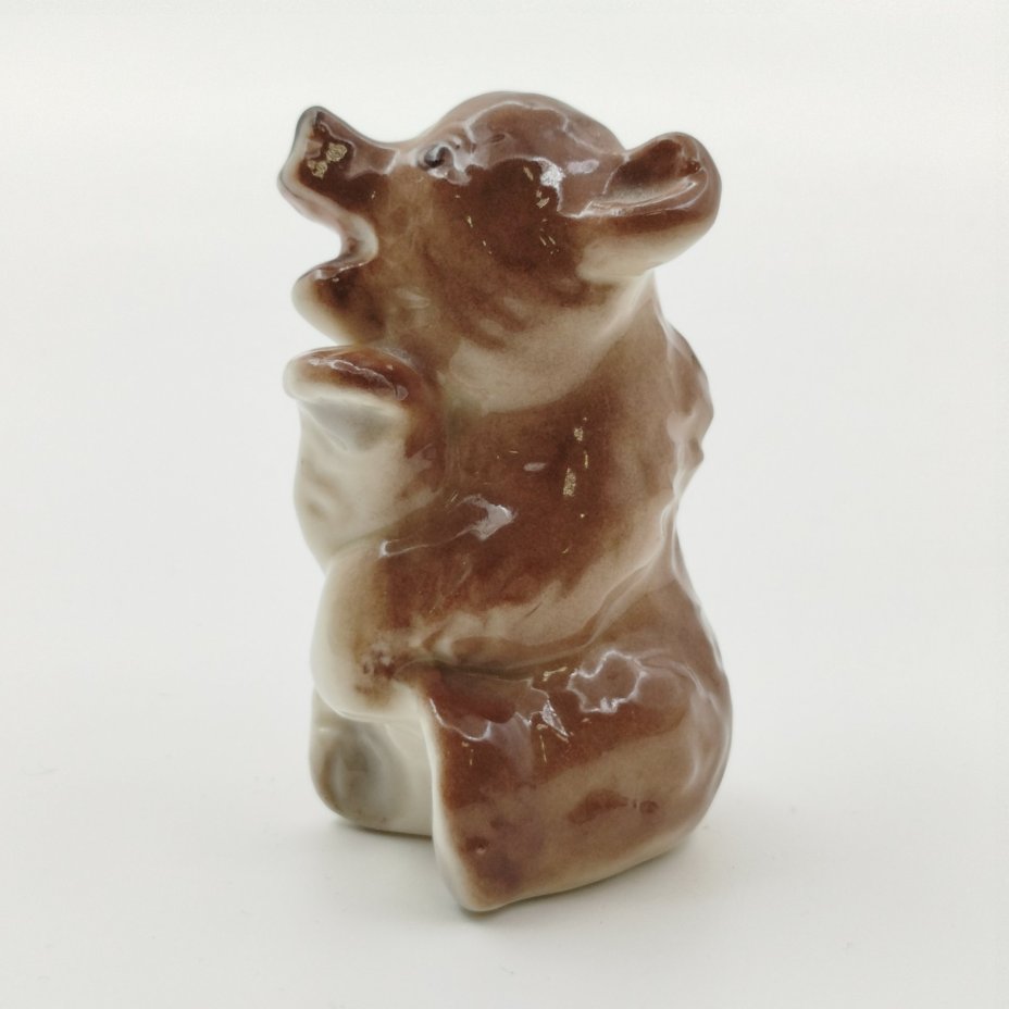 Статуэтка "Ревущий медвежонок", скульптор И.Е. Чарушин, фарфор, роспись, Ленинградский фарфоровый завод (ЛФЗ), СССР, 1970-1990 гг.