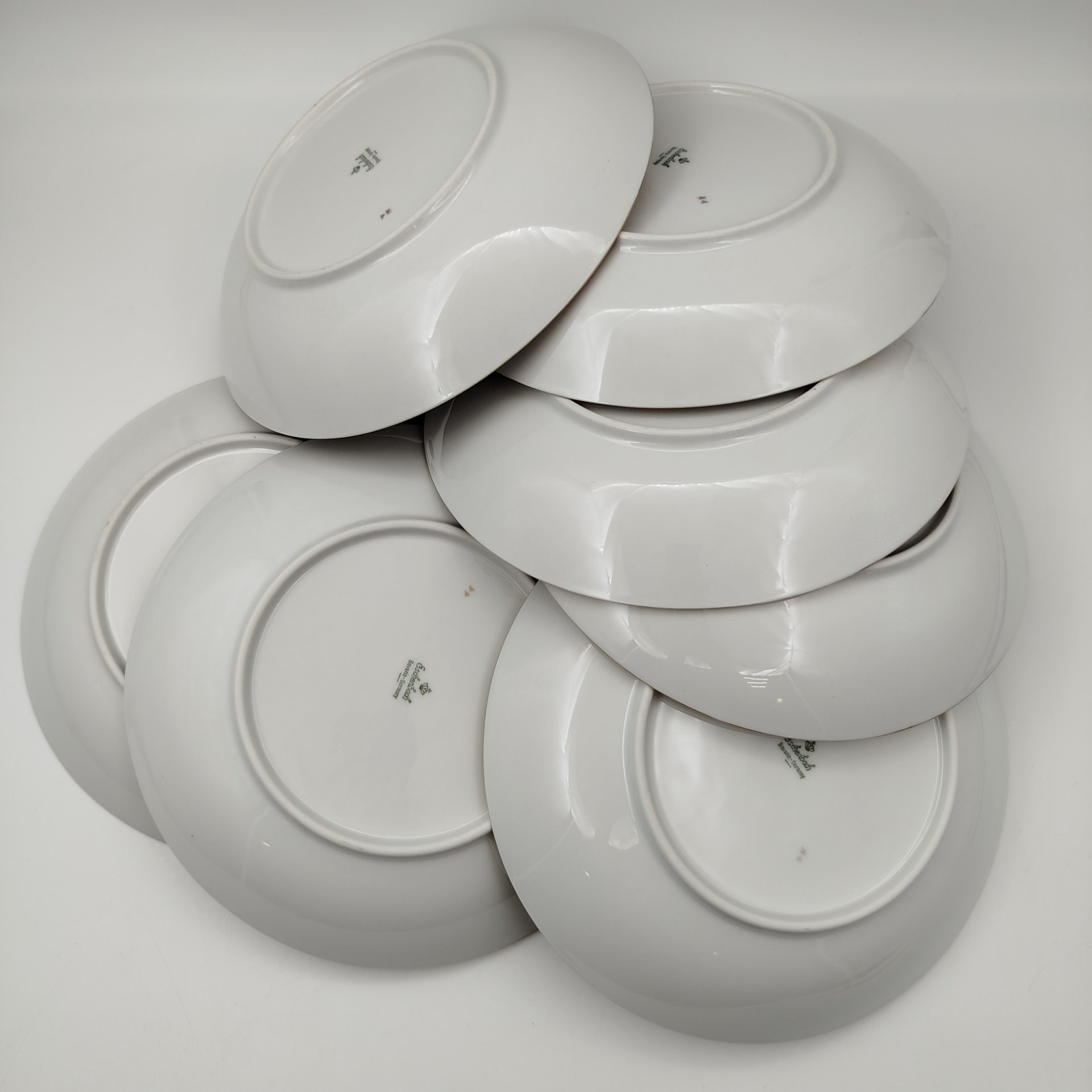 Набор тарелок с лаконичным декором на 7 персон, фарфор, золочение, Eschenbach, Германия, 1950-1970 гг.