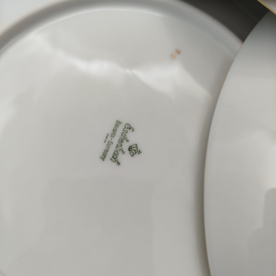 Набор тарелок с лаконичным декором на 7 персон, фарфор, золочение, Eschenbach, Германия, 1950-1970 гг.