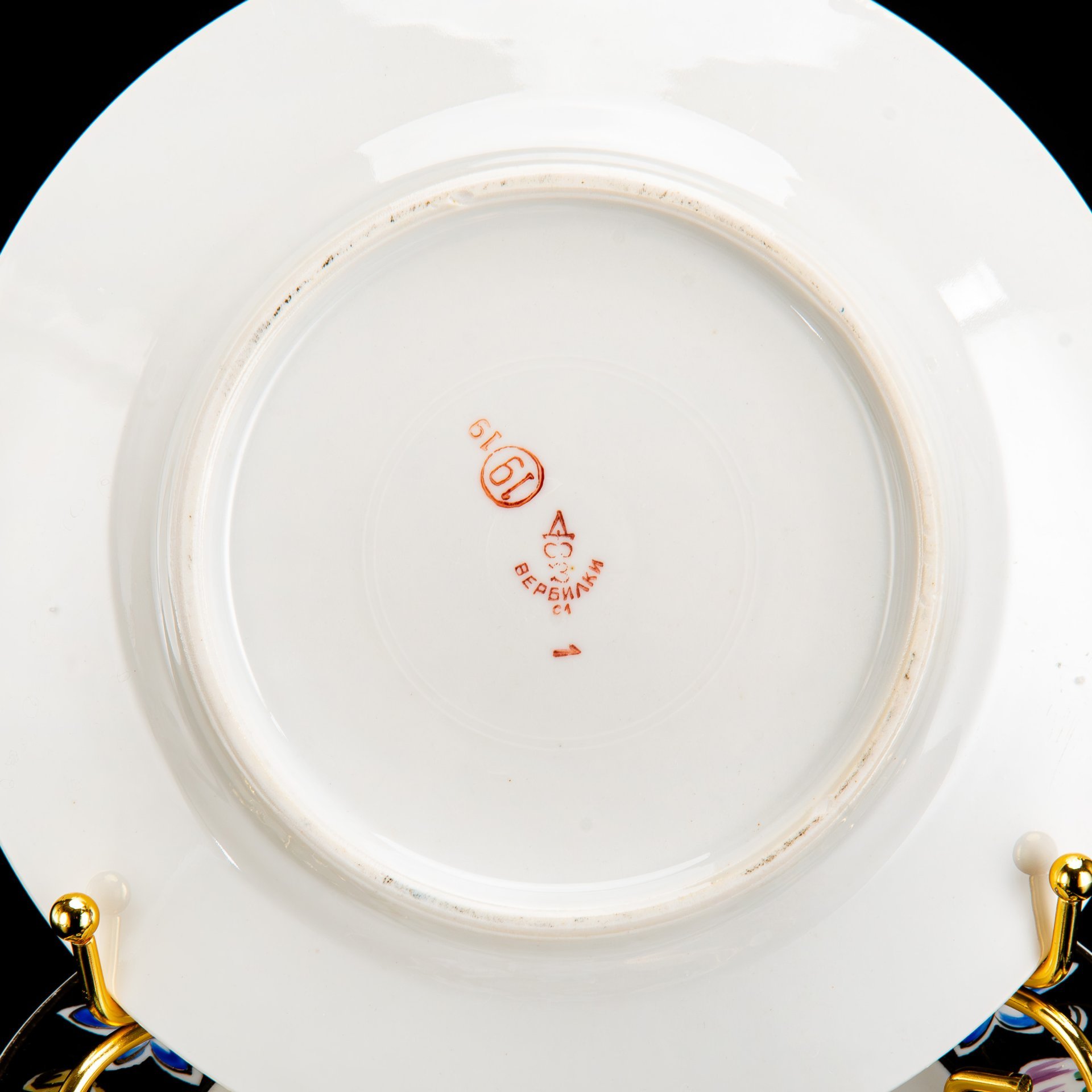 Набор десертных тарелок из сервиза "Парад цветов" на черном фоне, на 6 персон