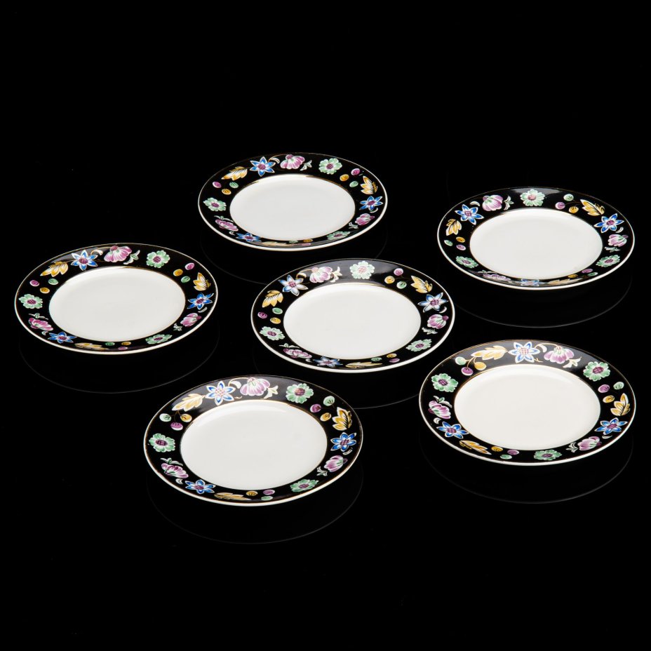 Набор десертных тарелок из сервиза "Парад цветов" на черном фоне, на 6 персон