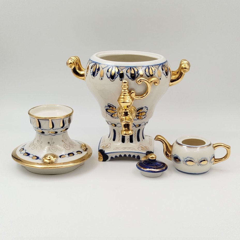 Статуэтка "Самовар с заварочным чайником", фарфор, роспись, золочение, Объединение «Гжель», СССР, 1978-1982 гг.