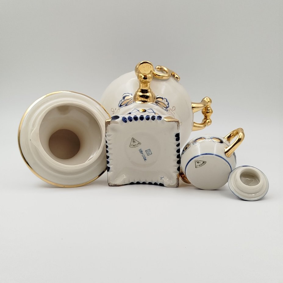Статуэтка "Самовар с заварочным чайником", фарфор, роспись, золочение, Объединение «Гжель», СССР, 1978-1982 гг.